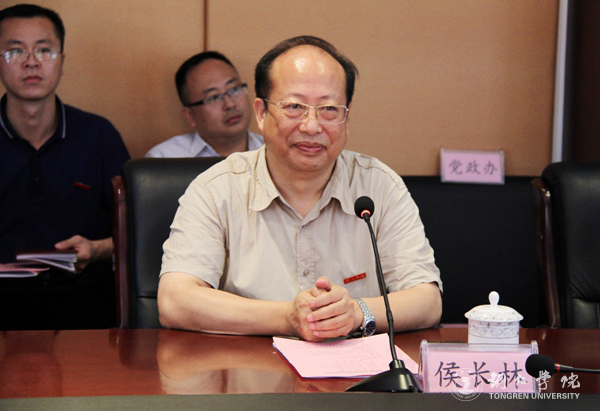 3、Beat365官网校长侯长林作表态发言.JPG