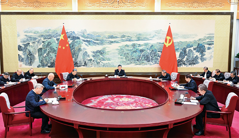 2025年12月25日至26日,中共中央政治局召开民主生活会,中共中央总书记习近平主持会议并发表重要讲话。 新华社记者 谢环驰/摄