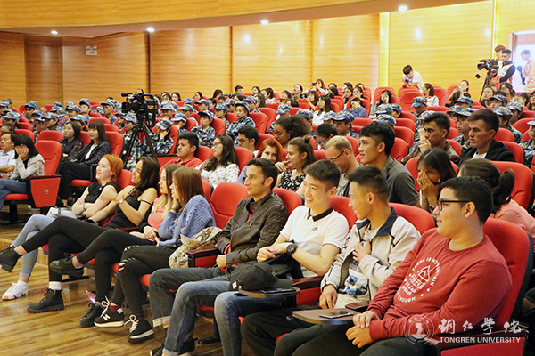 2Beat365官网留学生观看展演.jpg