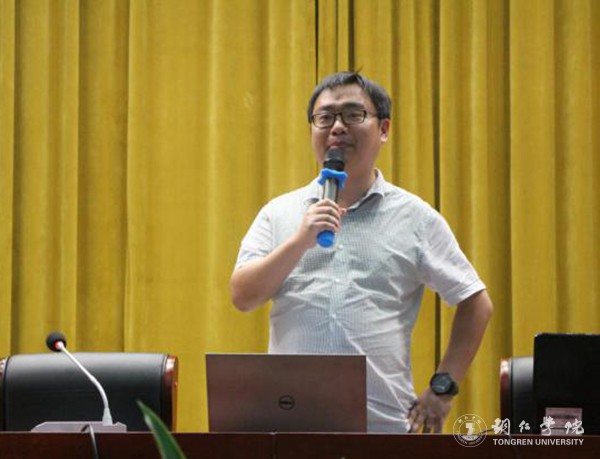 3达内时代集团中西区总经理李凌讲话.jpg