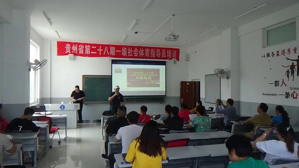 刘忠教授讲话.jpg